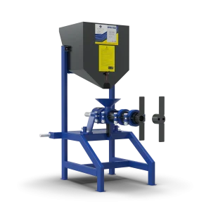 Extruder EGK-100 la priza de putere a tractorului PTO
