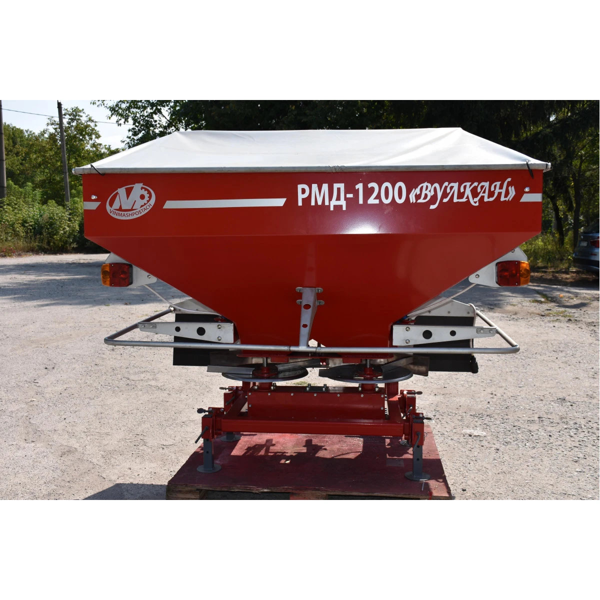 Distribuitor dublu de ingrasaminte minerale RMD-1200 „VULKAN”