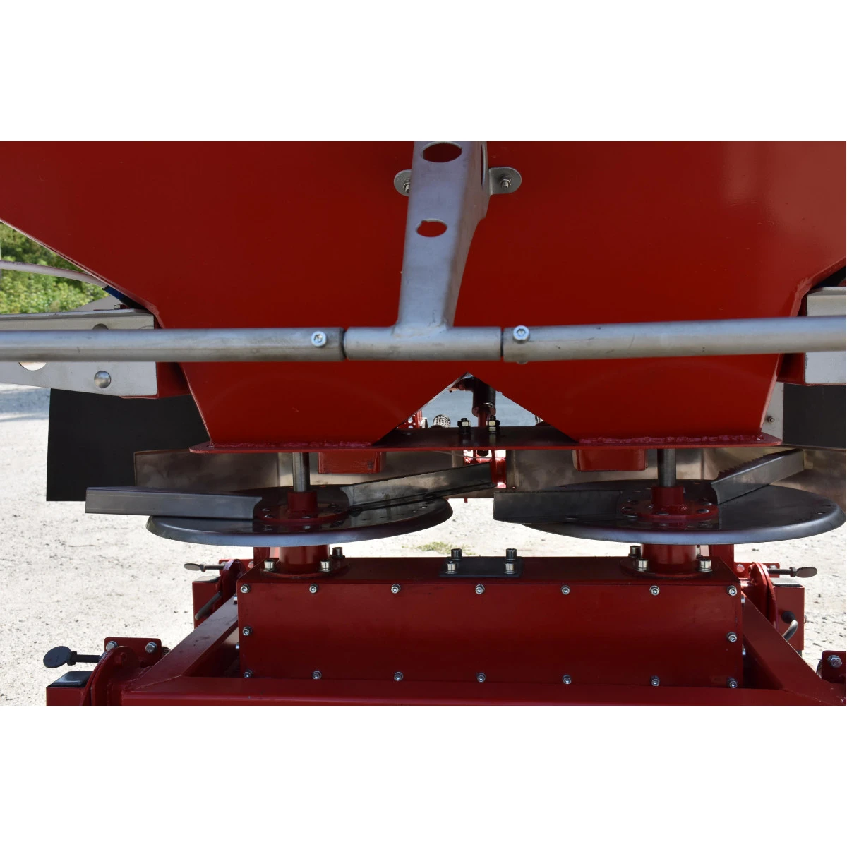 Distribuitor dublu de ingrasaminte minerale RMD-1200 „VULKAN”