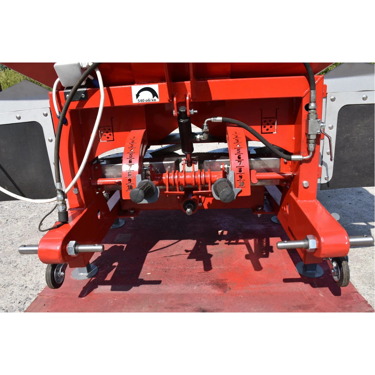 Distribuitor dublu de ingrasaminte minerale RMD-1200 „VULKAN”